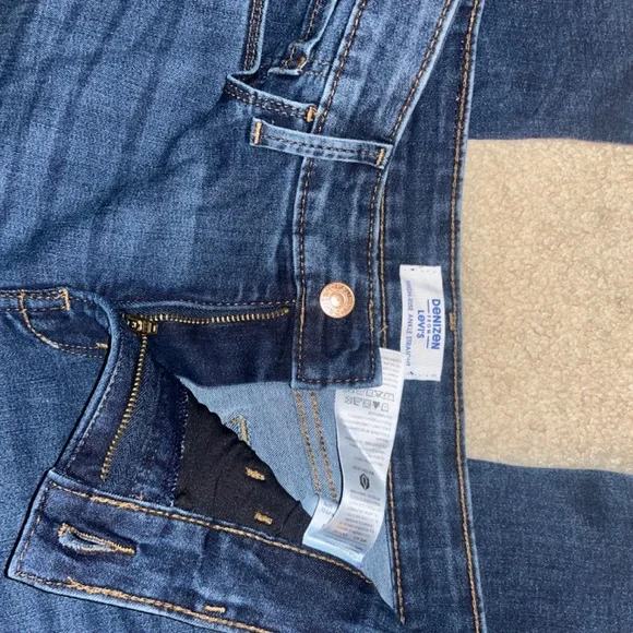 Jeans - Picture 2 of 4